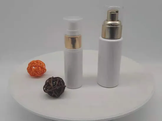 カスタマイズされた 30ml50ml 旅行プラスチックエマルジョンリキッドファンデーションエアレスボトル化粧品サブ